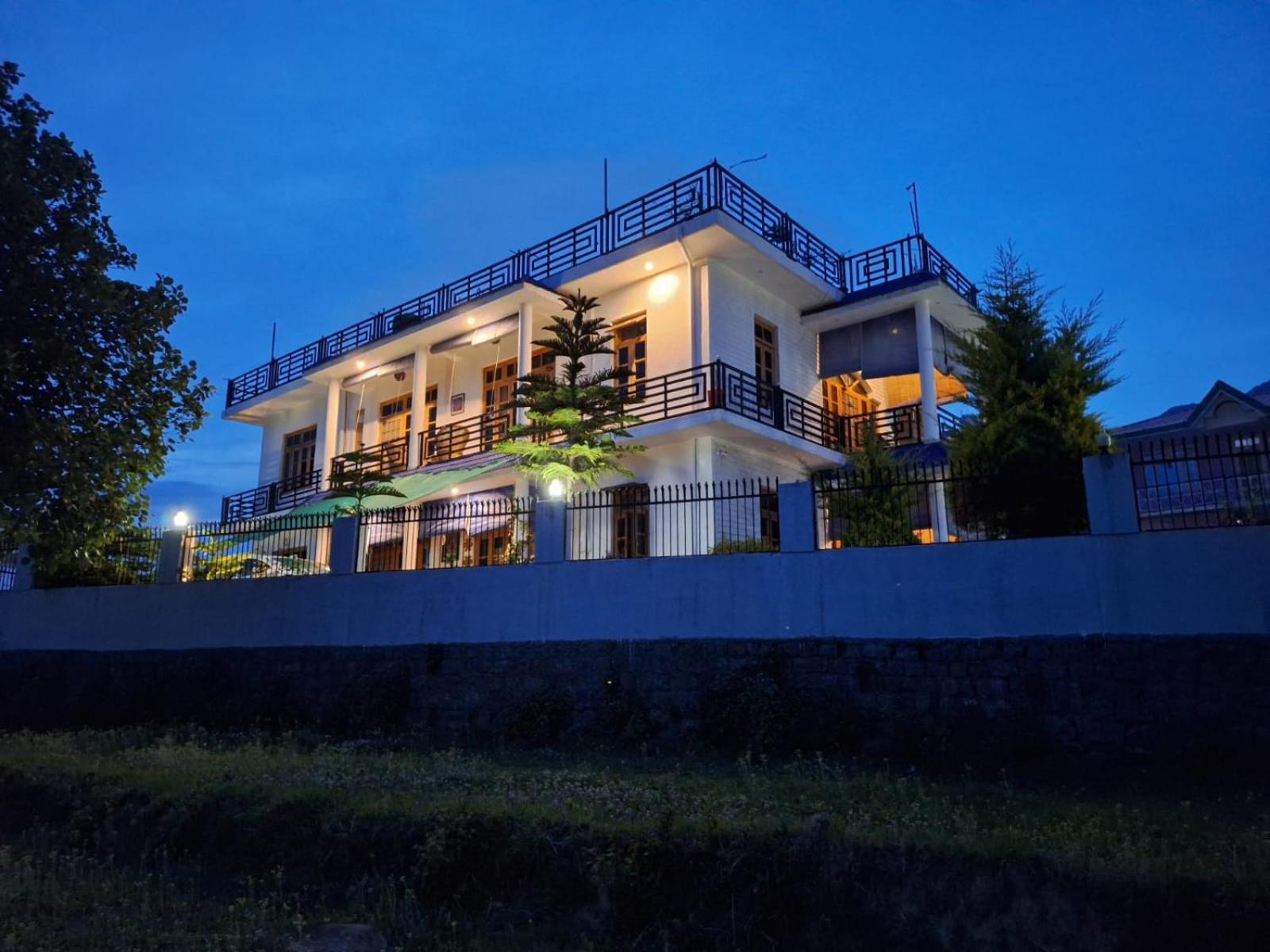 La Maison - A Boutique Bed And Breakfast Bir  Bagian luar foto